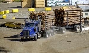 La industria retrocede un 5,7% en agosto y la construcción cae un 3,7%
