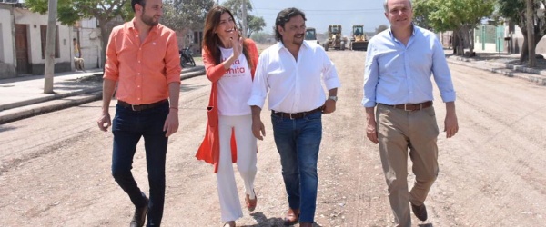 Gustavo Sáenz supervisa las obras de pavimentación en la zona sudeste de la ciudad de Salta