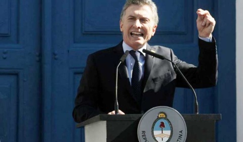 Macri se lleva a su candidato a Vicepresidente a un acto del ceremonial del Estado