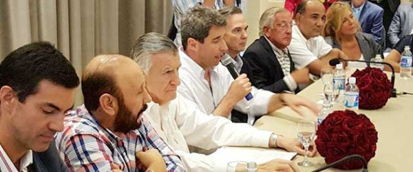 Urtubey defiende la coparticipación pero asfixia a los municipios salteños