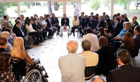 Macri recibe en Olivos a veteranos de guerra y familiares de excombatientes
