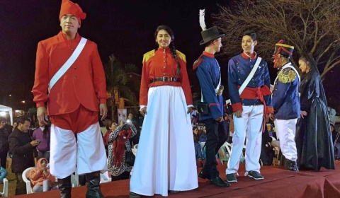 La estupenda Erika López vuelve a calzarse el traje de Juana Azurduy