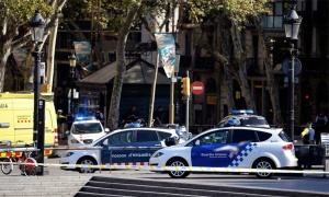 Una furgoneta atropella a varias personas en La Rambla de Barcelona
