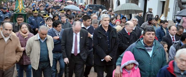 Zottos se toma la revancha y encabeza una procesión con santo en Embarcación