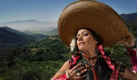 Lila Downs presenta 'Salón, lágrimas y deseo' en el Teatro Provincial de Salta