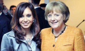 La democracia griega vence a la indigna dictadura europea, según la señora Kirchner