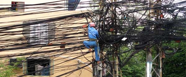 Villamayor pide una ordenanza con plazos concretos para el soterramiento de cables en Salta