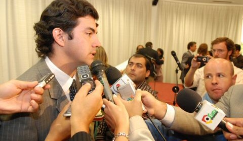 Urtubey 'condena enérgicamente' las presuntas fiestas de Mazzone, pero no la matanza de París