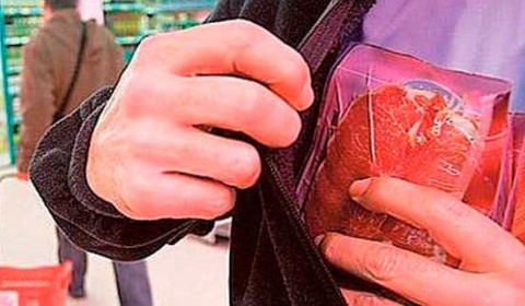 Un hombre de 67 años pasa seis meses en prisión por intentar robar jamón crudo