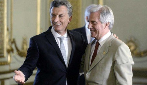 Macri se reúne con Tabaré Vázquez en Colonia para afianzar la relación bilateral