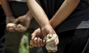Tres hermanos condenados a prisión por atacar a pedradas y machetazos a la Policía en Pichanal