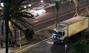 Un ataque presuntamente terrorista provoca decenas de muertos en Niza