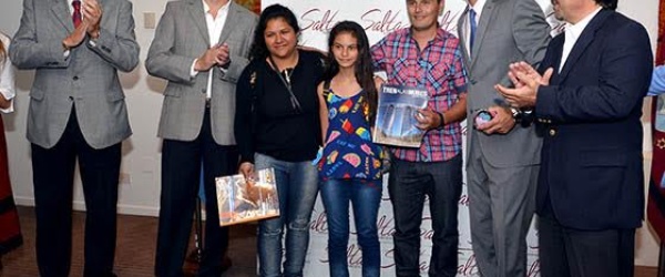 Urtubey y Sáenz reciben a los primeros turistas de la temporada estival