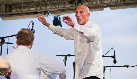 El maestro Francisco Noya dirige la Orquesta Sinfónica de Salta