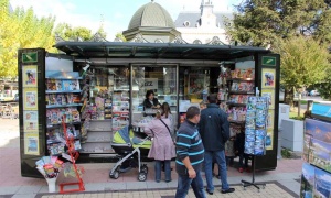 La edición especial de Charlie Hebdo se agota rápidamente en los quioscos de París