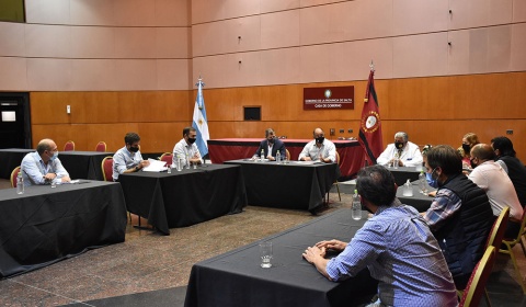 Ministros del gobierno de Salta se reúnen con representantes de clínicas y sanatorios privados