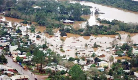 'Estamos ante una catástrofe ambiental', dice Macri sobre las inundaciones