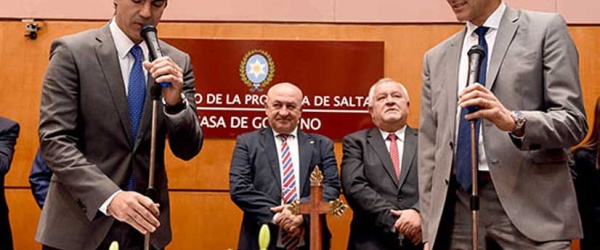 Urtubey toma juramento a los nuevos ministros de su gobierno