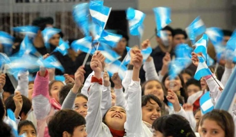El gobierno de Urtubey duda del patriotismo de los niños salteños