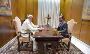 El papa Francisco recibe en audiencia privada a François Hollande
