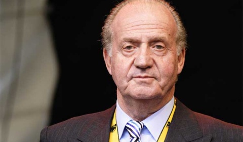 Abdica el rey de España y se abre el proceso de sucesión en la Corona