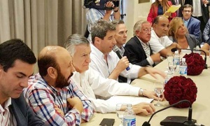 Urtubey defiende la coparticipación pero asfixia a los municipios salteños