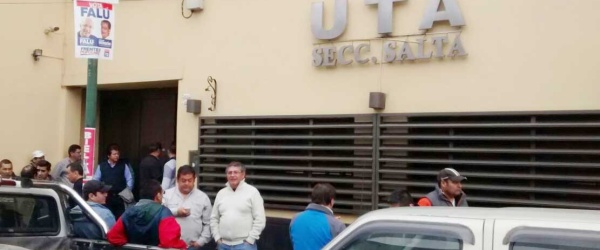 Una disputa sindical deriva en el asalto a un edificio con toma de rehenes en Salta