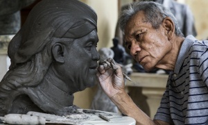 Taller de escultura dedicado a la figura humana en el Museo Quinquela Martín