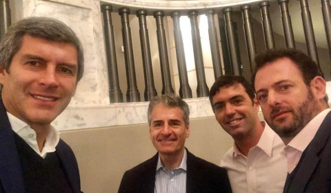 Yarade no para de hacerse selfies