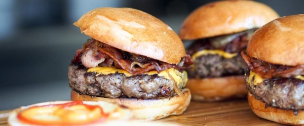¿Cuánto le cuesta una hamburguesa al medio ambiente?
