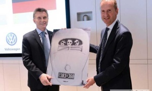 Macri anuncia que Mercedes Benz y Volkswagen ampliarán la inversión en Argentina