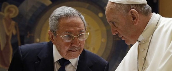 El Papa Francisco recibe a Raúl Castro en un encuentro privado