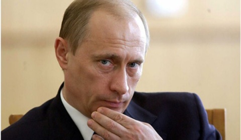 Putin amenaza con reducir la presencia diplomática estadounidense en Rusia
