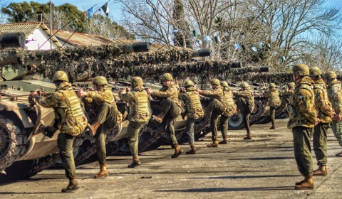 ¿Quién se opone a sacar el Ejército a las calles un 24 de marzo?