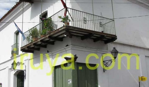 Exposición de esculturas y artesanías en madera en el Museo Casa de Hernández