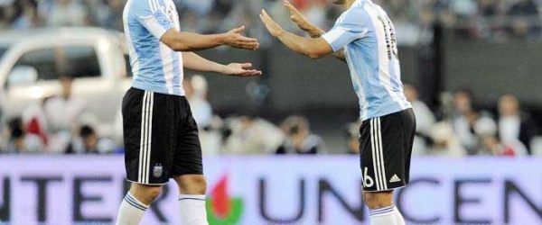 Gonzalo Higuaín y el Kun Agüero, en la mira del Fútbol Club Barcelona