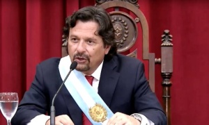 Mediante un decreto inconstitucional, Sáenz pretende forzar el comienzo de la convención constituyente