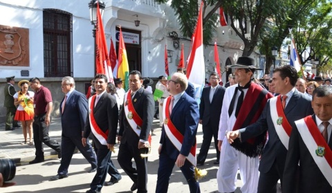 El gaucho Urtubey asiste en Tarija al aniversario de la batalla de La Tablada
