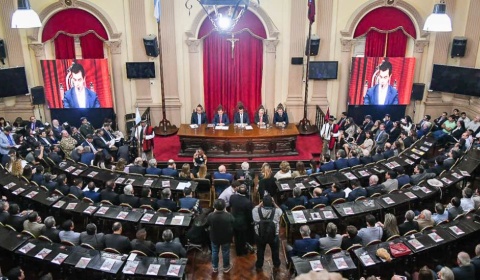 A la democracia salteña no solo le falta calidad: también le falta glamour