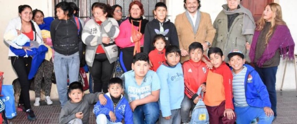Gustavo Sáenz visita el comedor infantil del cura Escobar Saravia