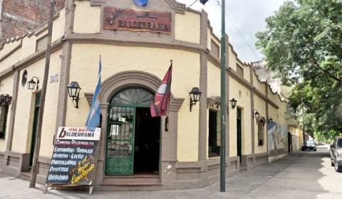 'Adentro puro temblor, el bombo con la baguala...'
