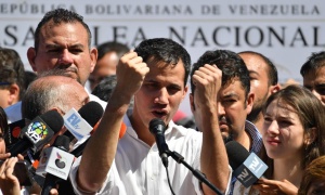 Juan Guaidó se proclama ‘presidente encargado’ de Venezuela y Trump lo reconoce inmediatamente