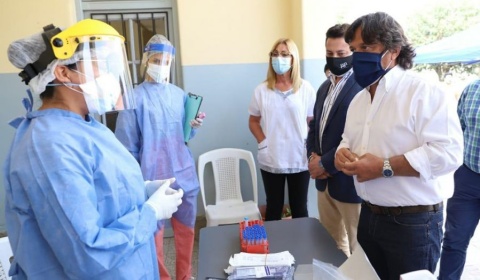 El gobernador Sáenz visita el operativo Detectar en Campo Quijano