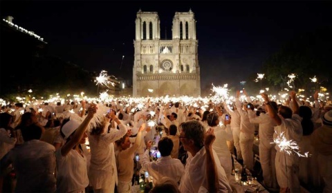 Viernes 20 de noviembre en París: luces y ruidos contra el terrorismo