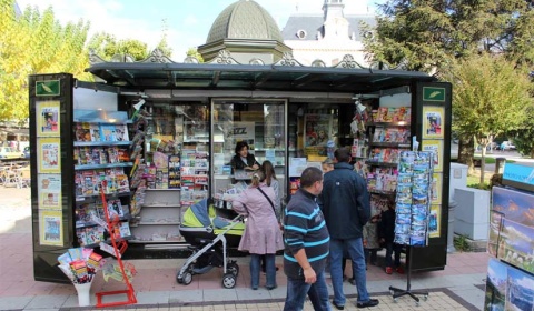 La edición especial de Charlie Hebdo se agota rápidamente en los quioscos de París