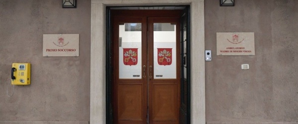 El Papa dona un nuevo centro de atención médica para indigentes y peregrinos