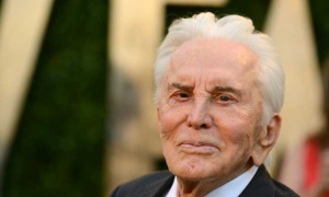 Kirk Douglas, la leyenda de Hollywood, cumple hoy 102 años