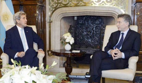 El presidente Macri y John Kerry despachan durante una hora en la Casa Rosada