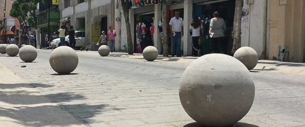 'Reubicame esos bolardos, por favor'