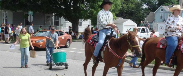 Operativo especial de limpieza para recoger la bosta de los caballos de los gauchos